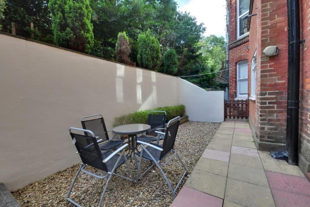 Chic Studio With Garden And 2 Min Walk To Beach Apartment Bournemouth Exterior photo